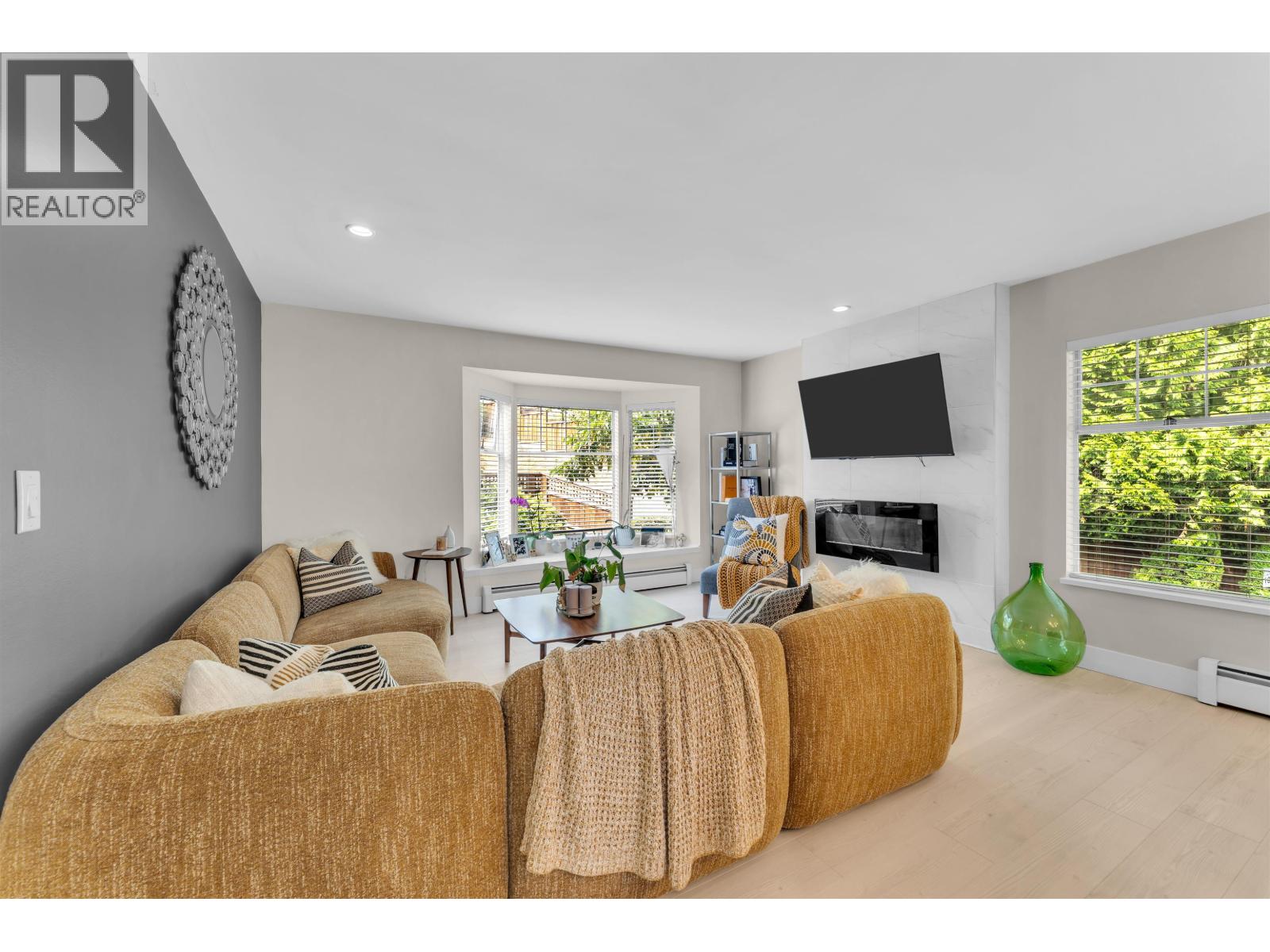 10 1140 FALCON DRIVE
