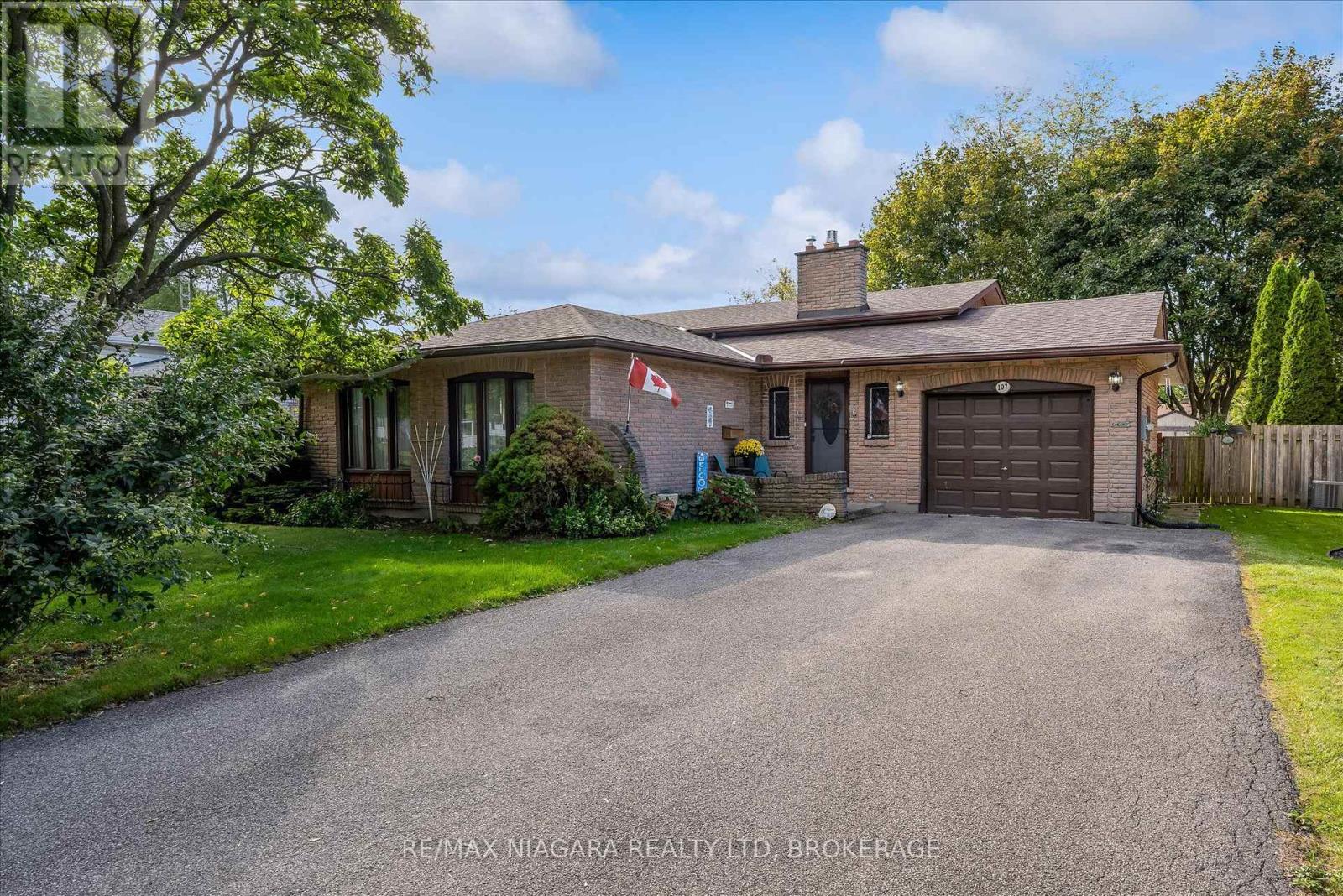 107 GLENAYR PLACE