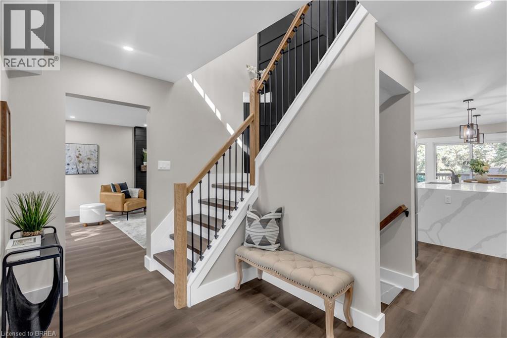 9 ROLLINGWOOD Crescent