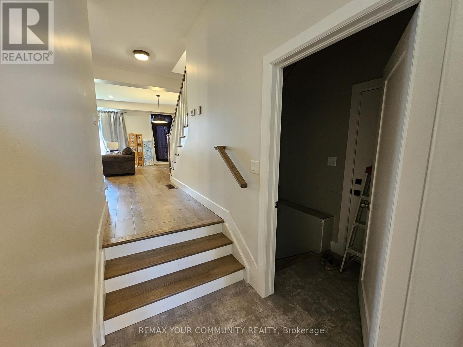 28 DUSENBURY DRIVE