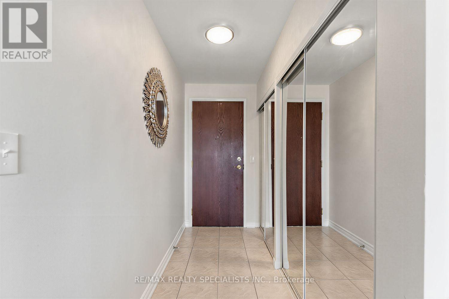 1005 - 2585 ERIN CENTRE BOULEVARD