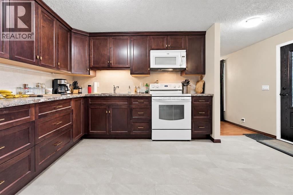 55 Macewan Park Way NW