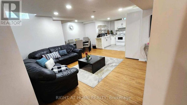 44 Meadowlands Blvd, Hamilton (Meadowlands), ON 3