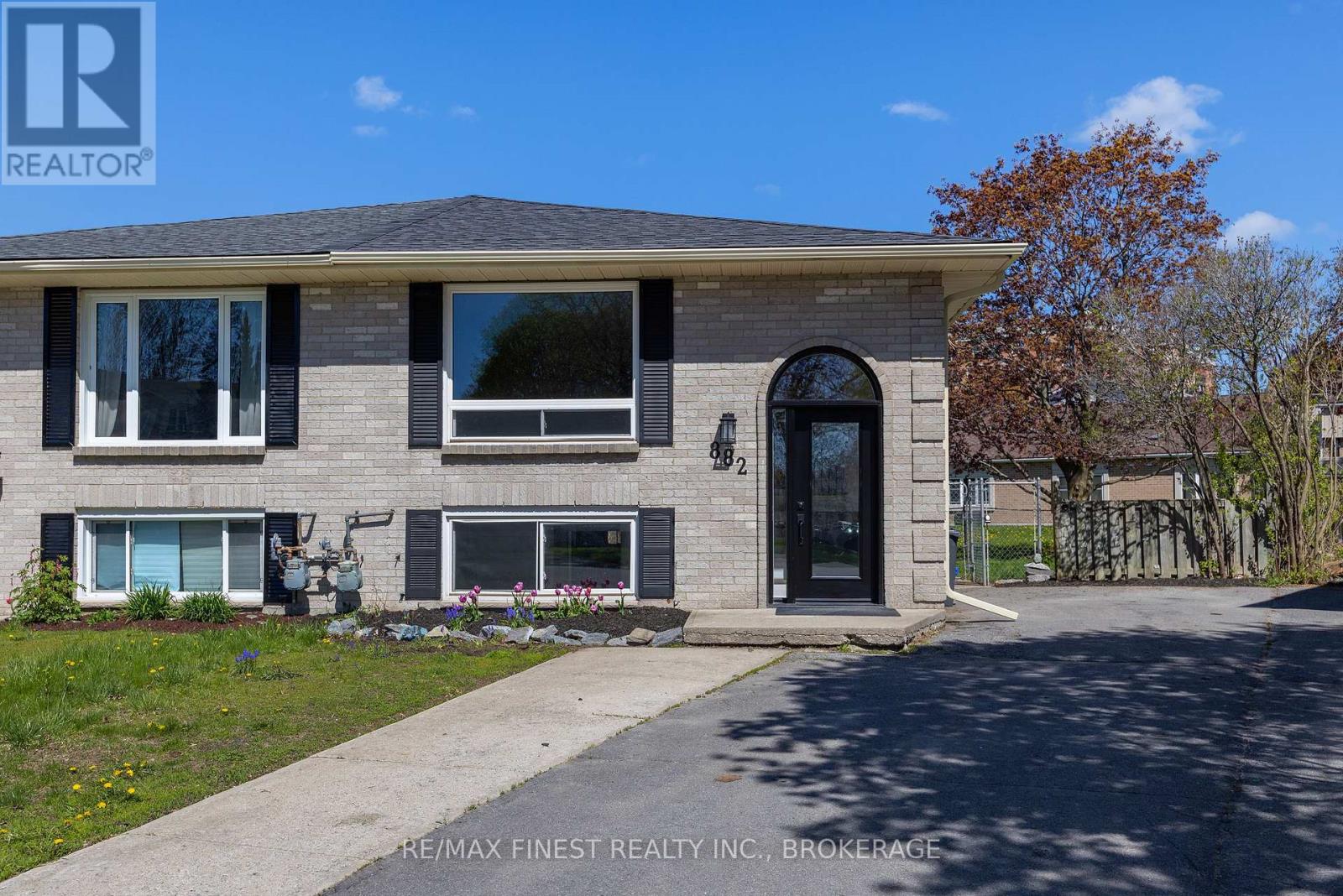 882 BEACONHILL COURT