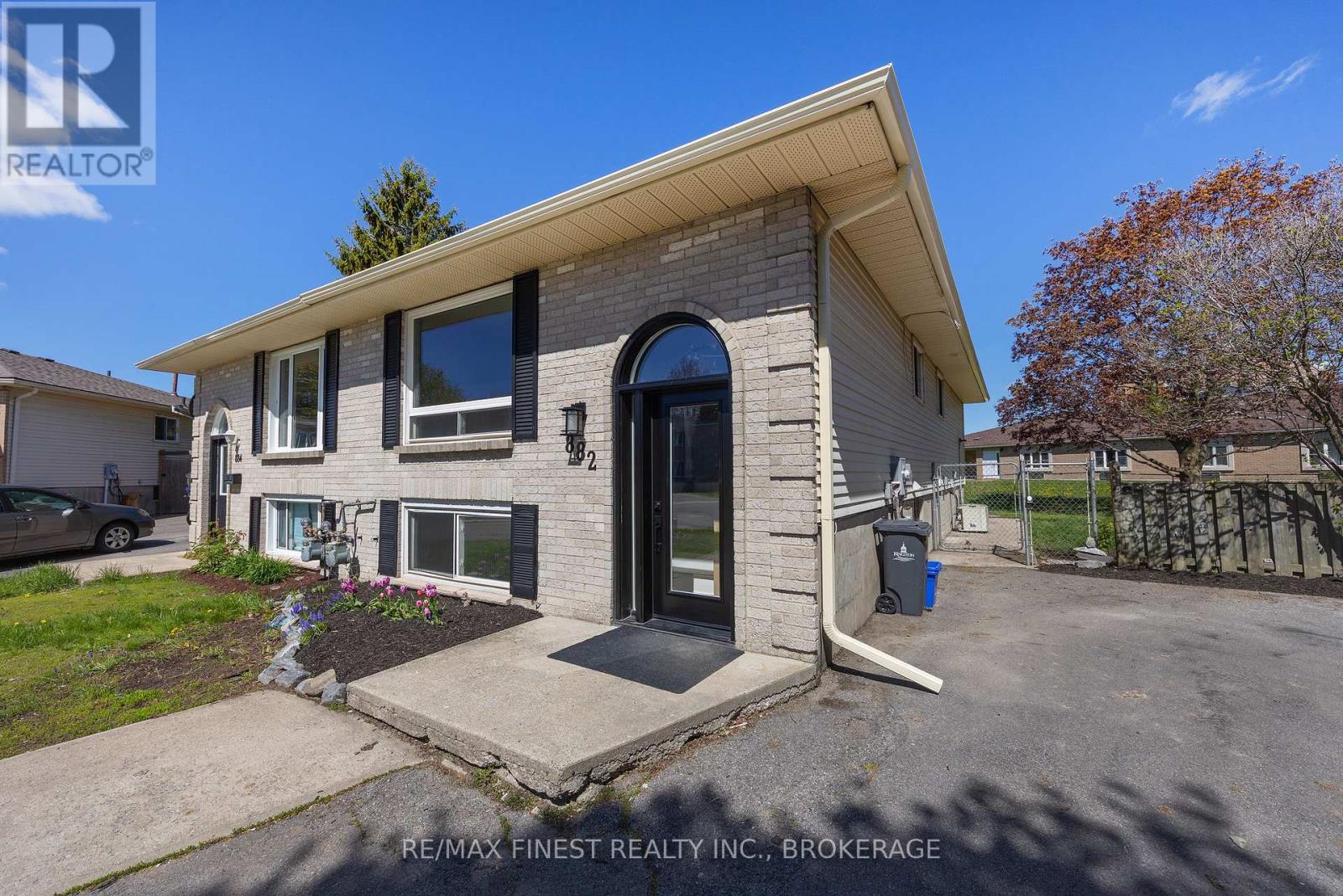 882 BEACONHILL COURT
