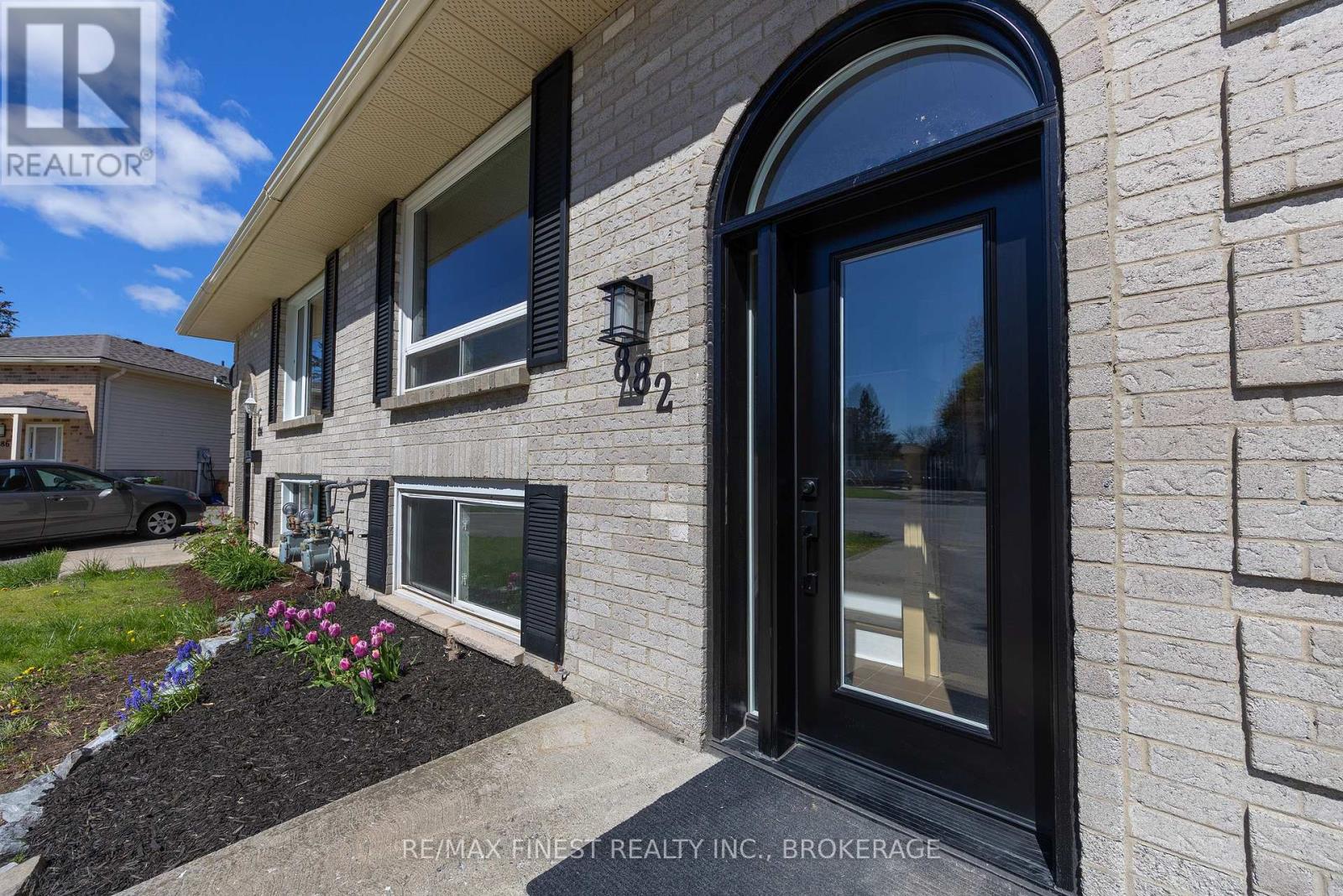 882 BEACONHILL COURT
