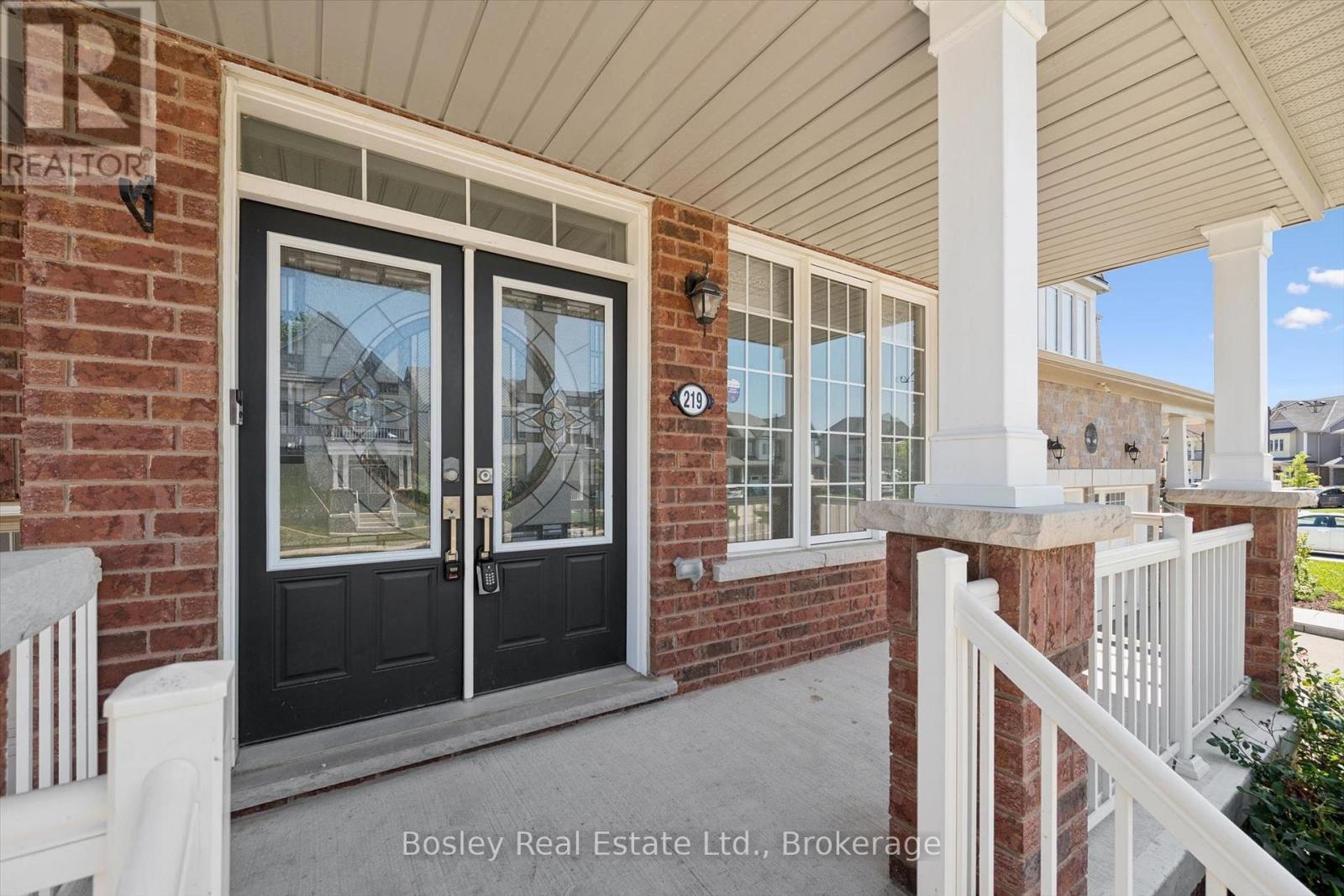 219 DOLMAN STREET W