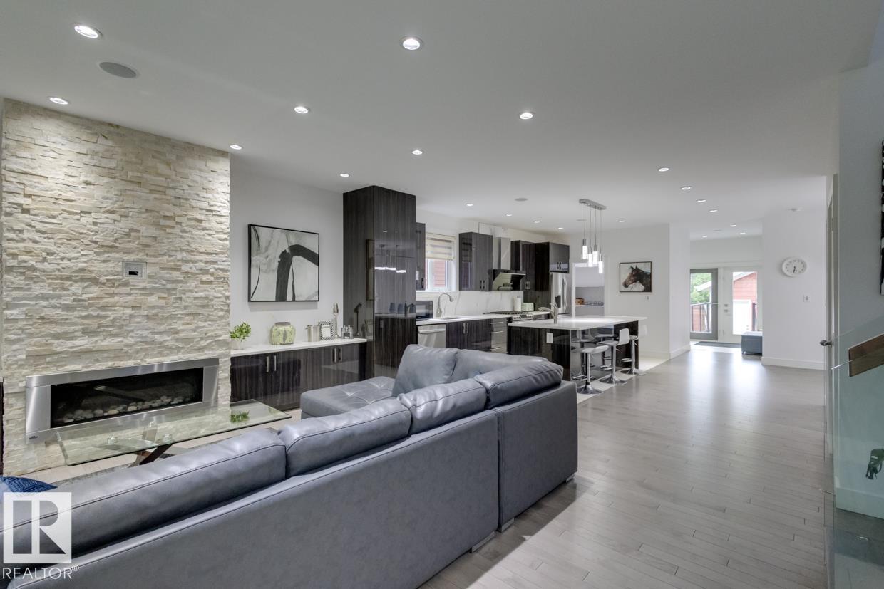 11045 85 AV NW