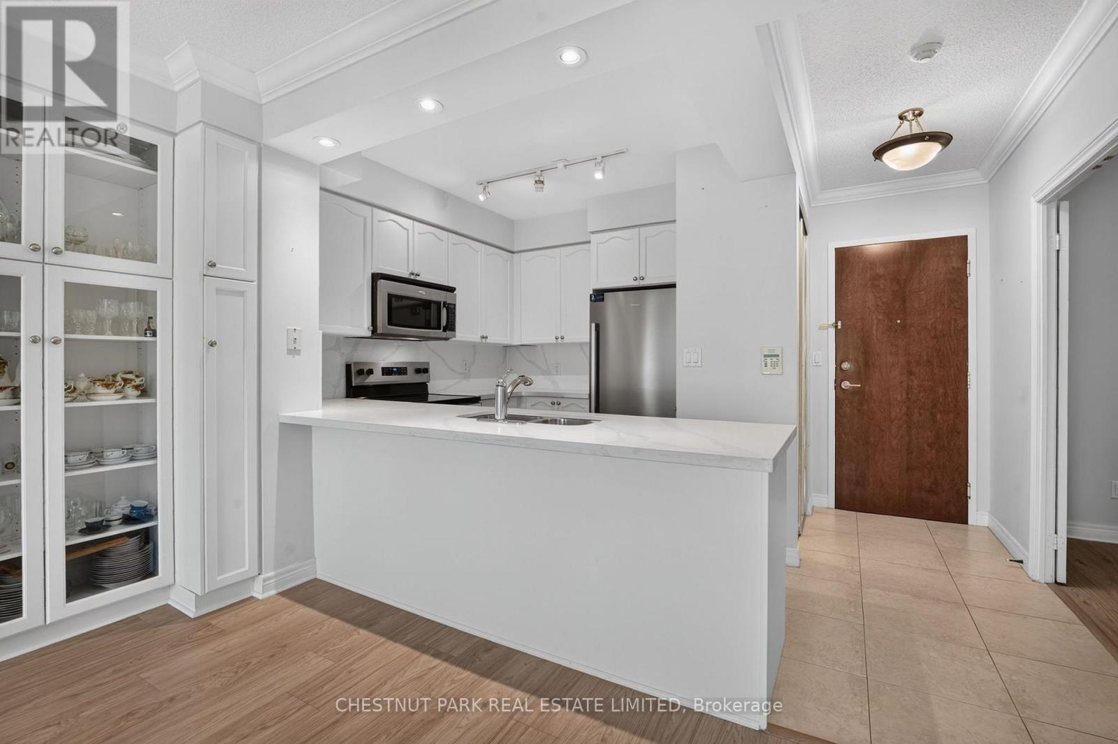 205 - 100 PROMENADE CIRCLE