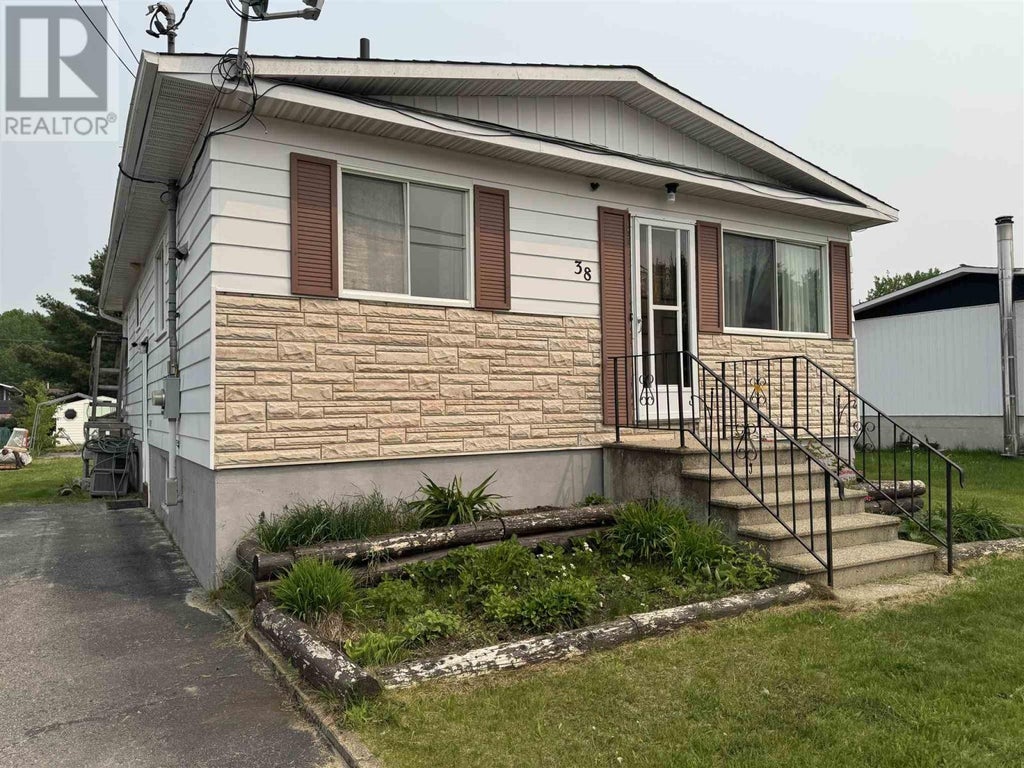 38 RICHARD ST, CHAPLEAU, ON P0M 1K0 - Image 682258364.jpeg?d=l