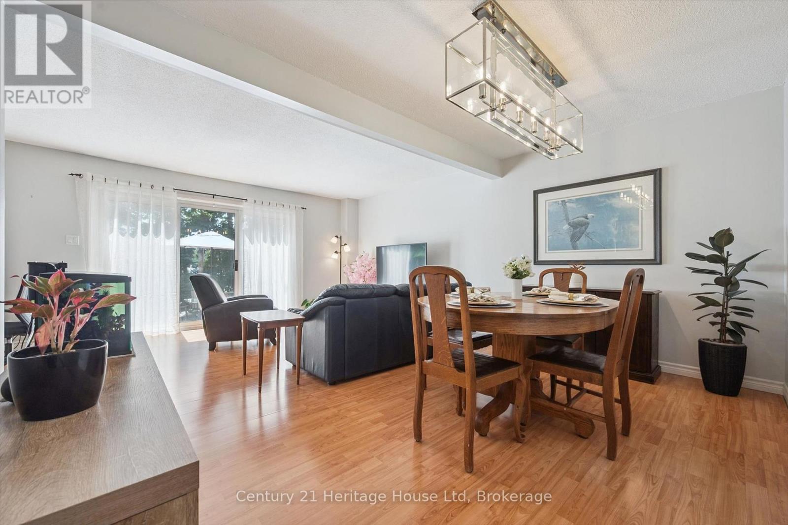 15 - 201 SILVERCREEK PARKWAY N