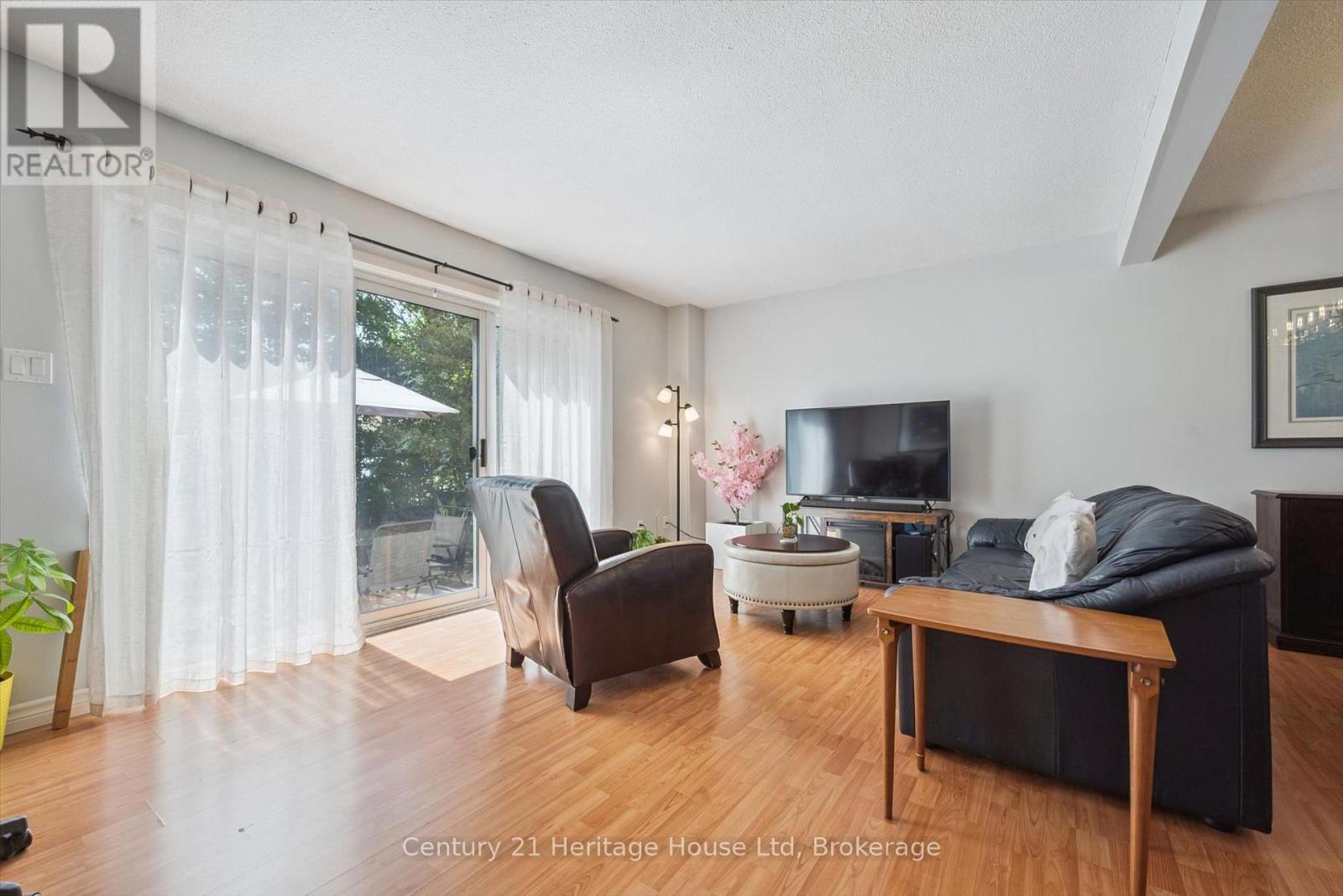15 - 201 SILVERCREEK PARKWAY N