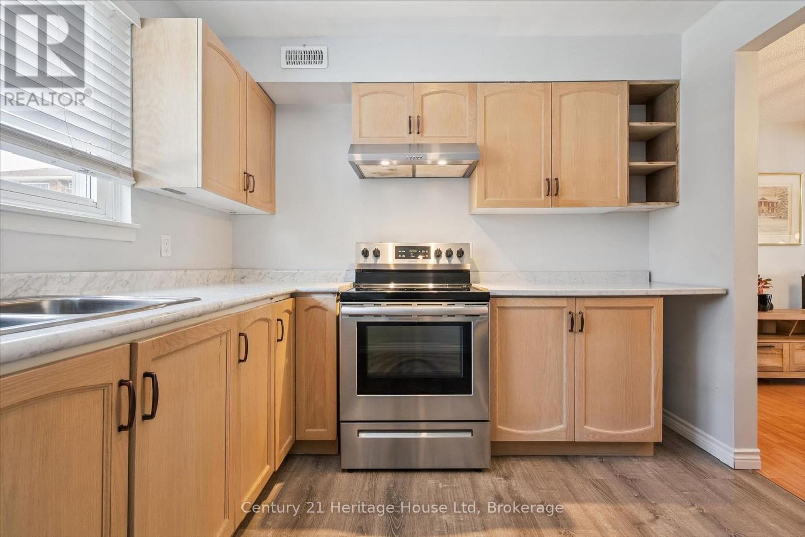 15 - 201 SILVERCREEK PARKWAY N