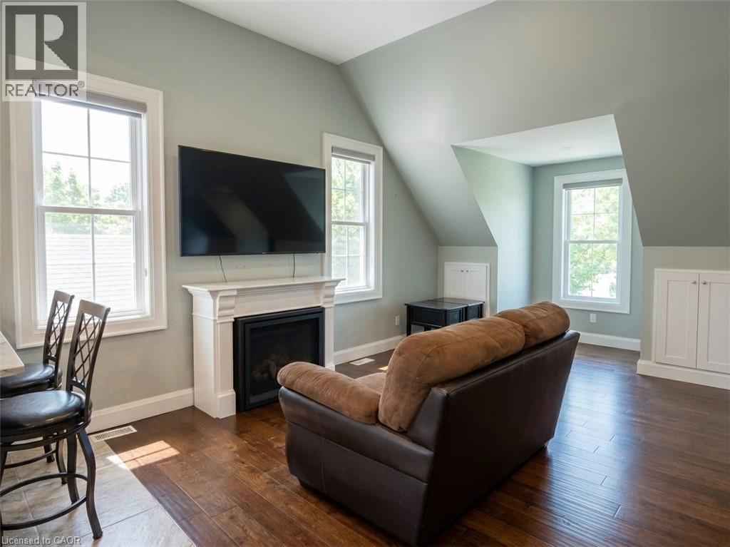 2784 SOUTH GRIMSBY RD 20 Unit# Upper