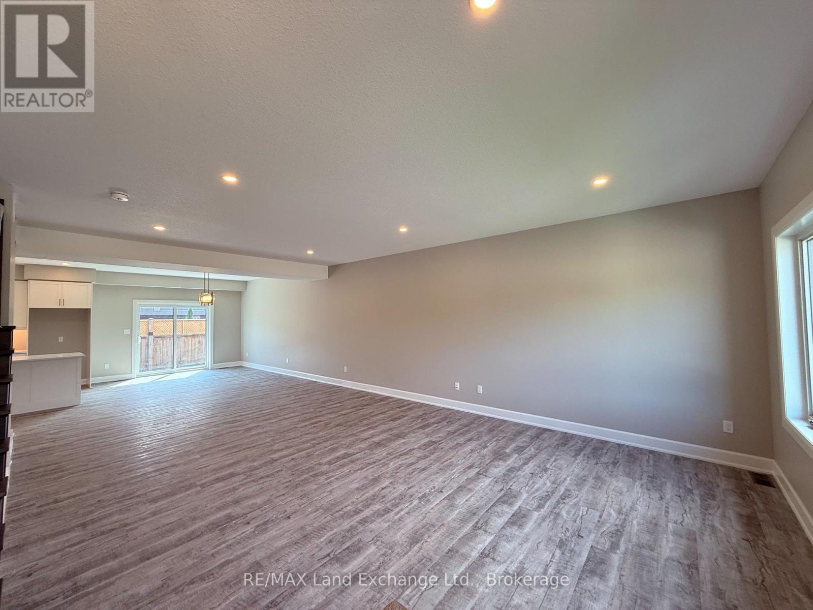UNIT 2 - 8 GOLF LINKS ROAD