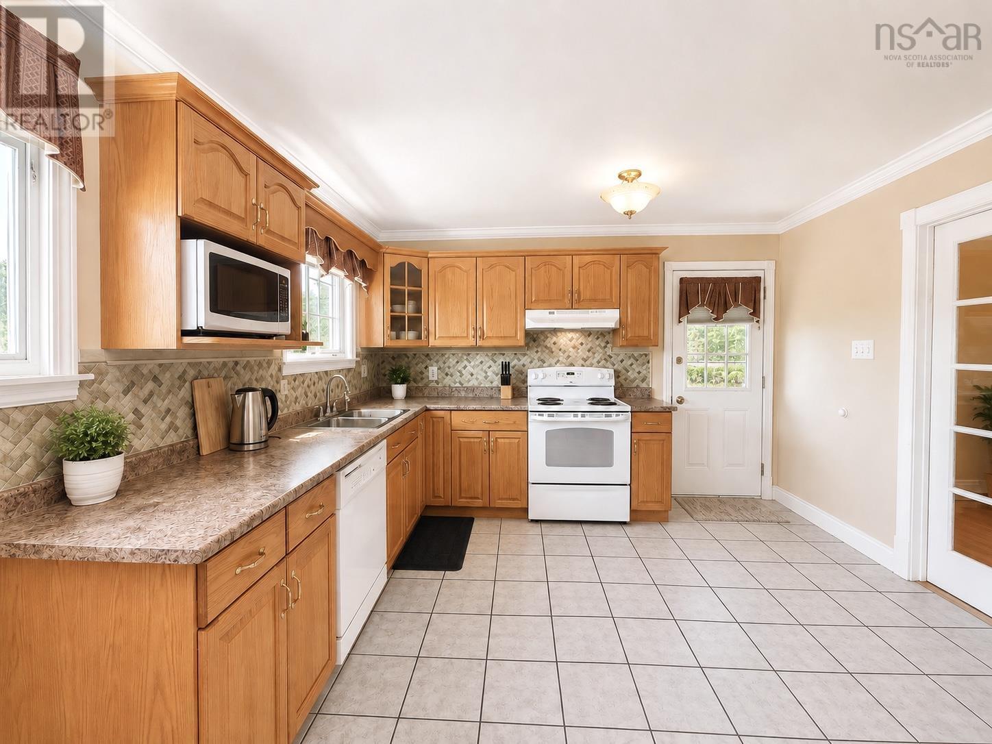 136 Flying Cloud Drive - Photo 3