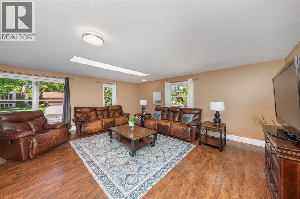 13 FRANCES DRIVE - Photo 4
