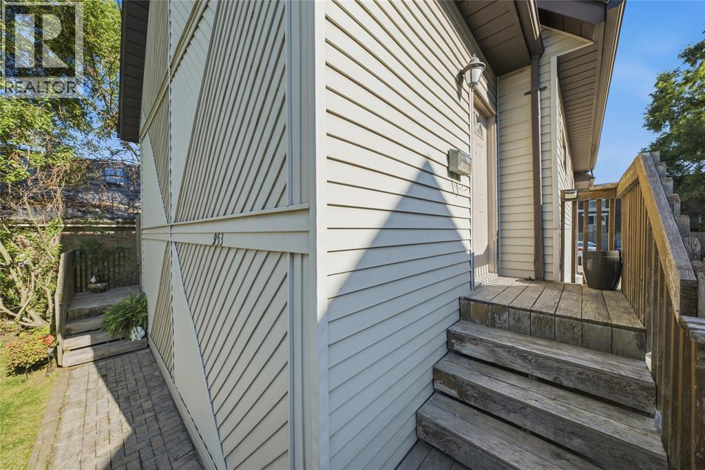 953 EXMOUTH STREET - Photo 2