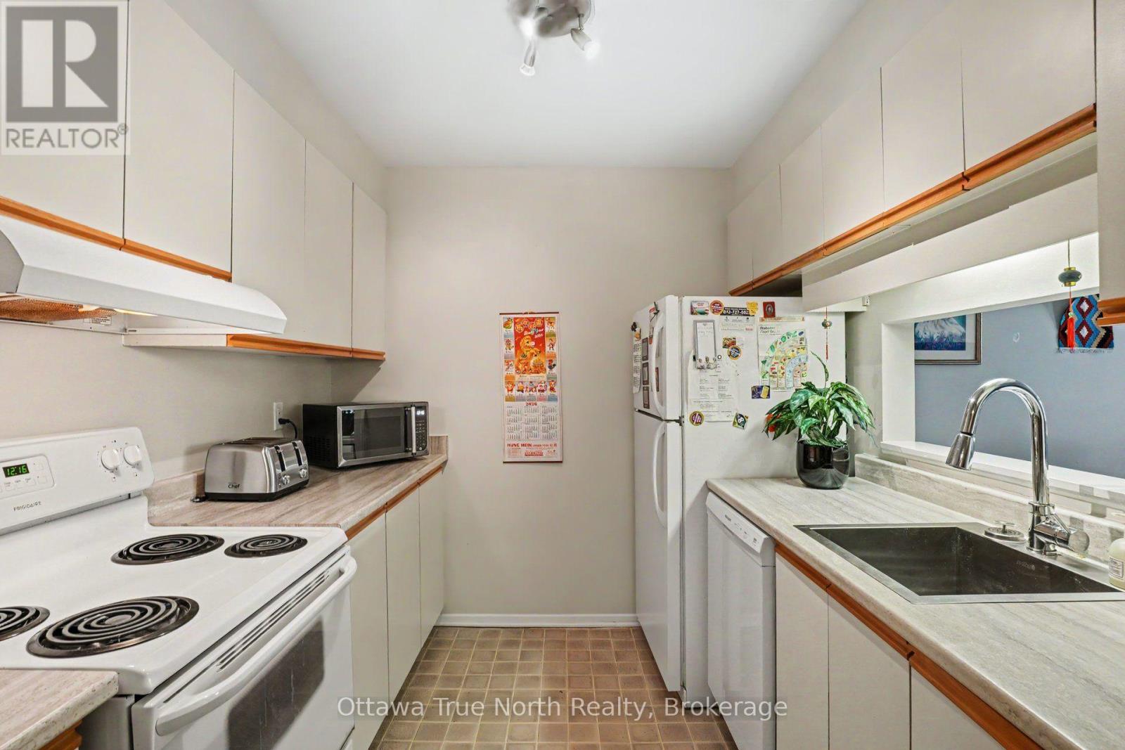218 - 212 VIEWMOUNT DRIVE