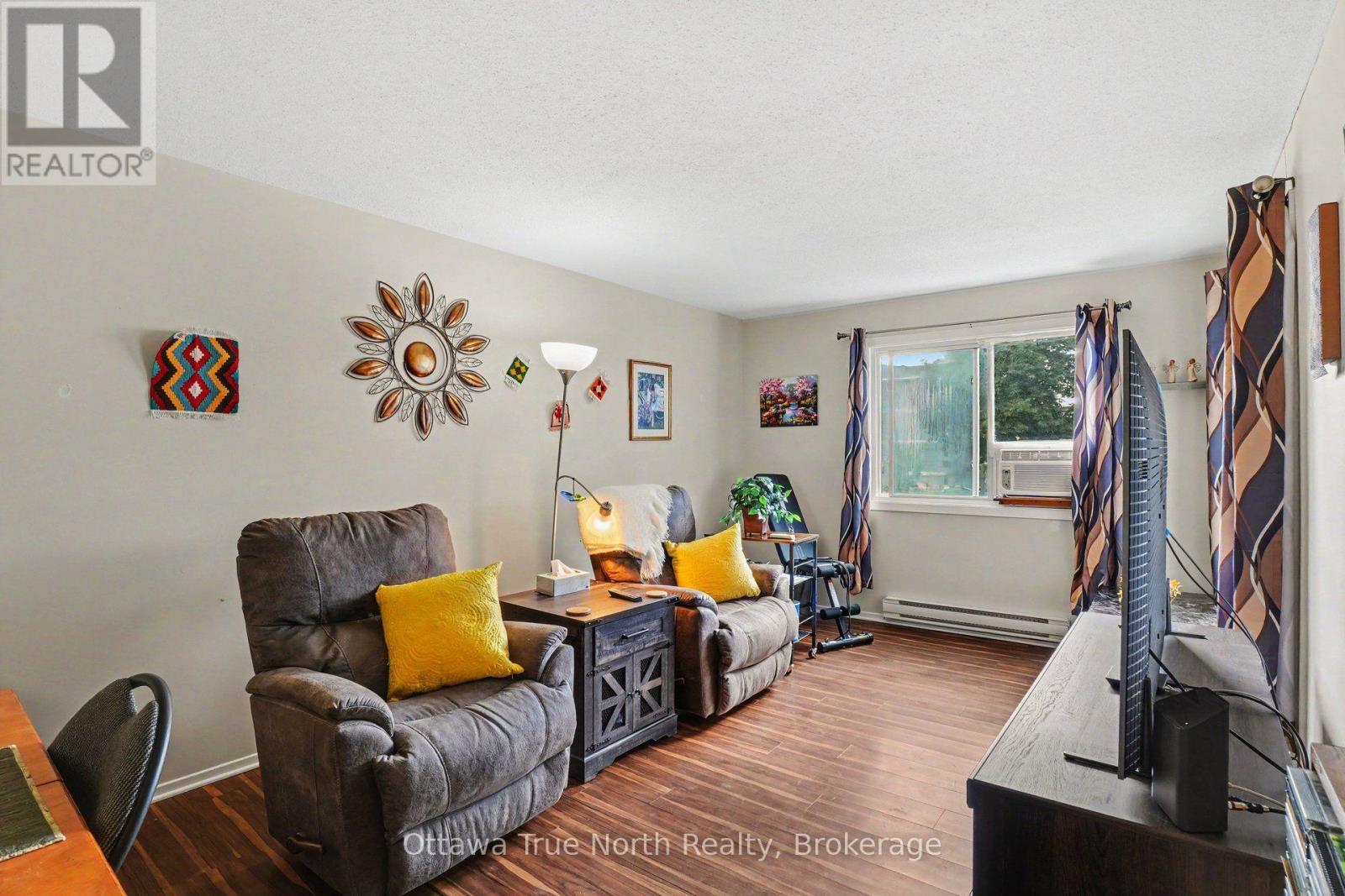 218 - 212 VIEWMOUNT DRIVE