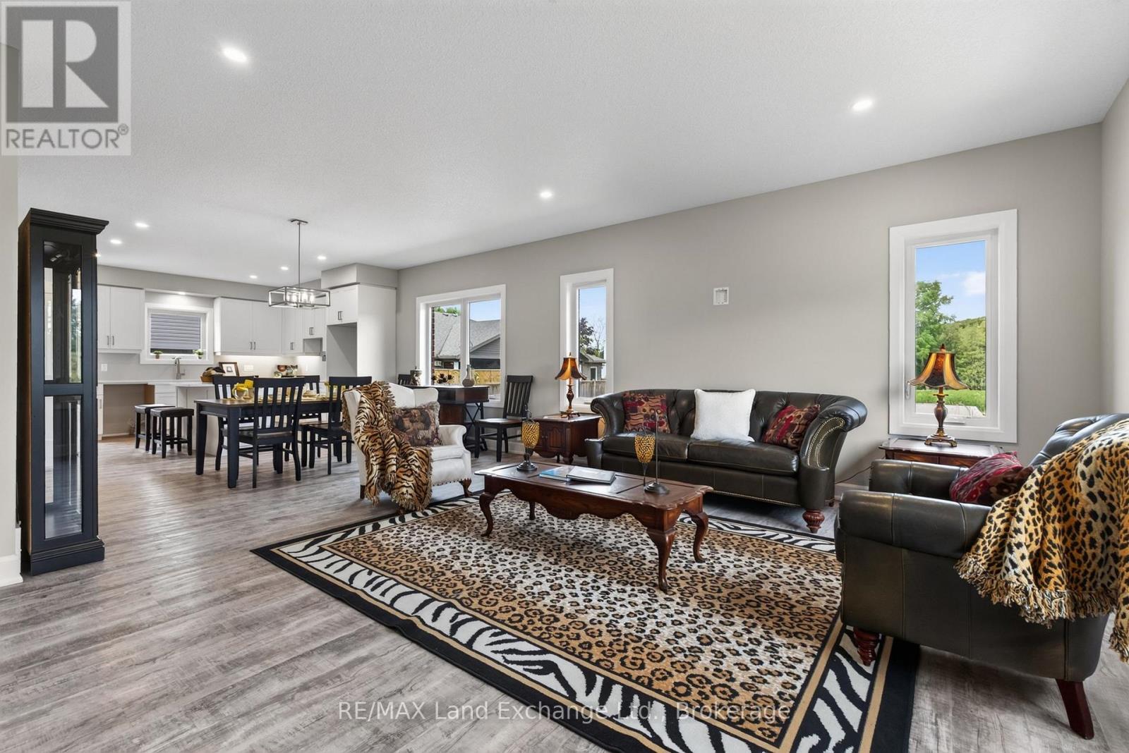 UNIT 4 - 8 GOLF LINKS ROAD