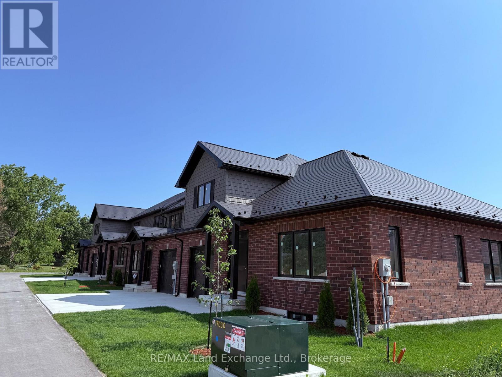 UNIT 4 - 8 GOLF LINKS ROAD