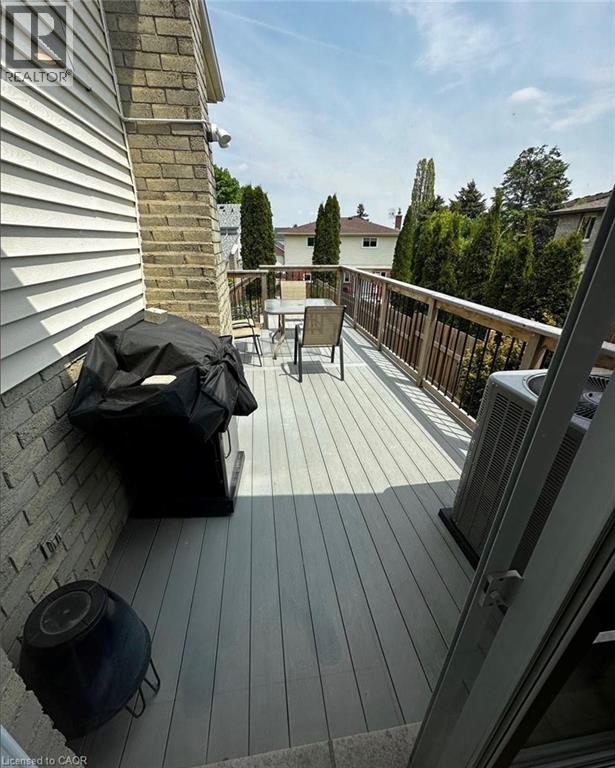 535 APPLEDALE Crescent Unit# Upper