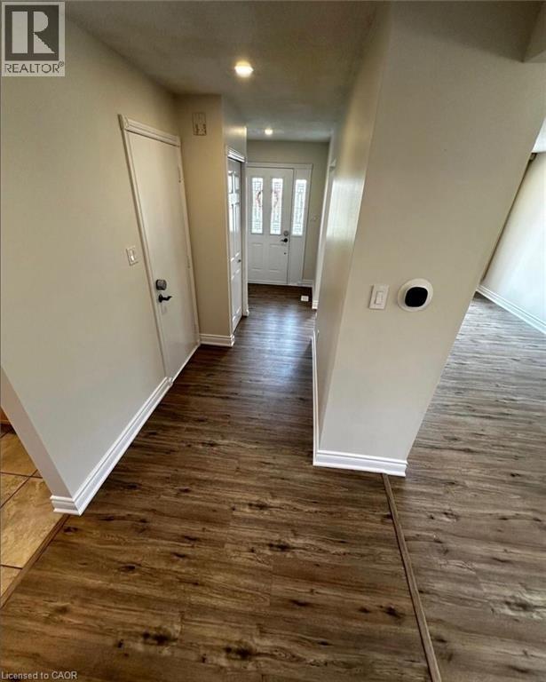 535 APPLEDALE Crescent Unit# Upper