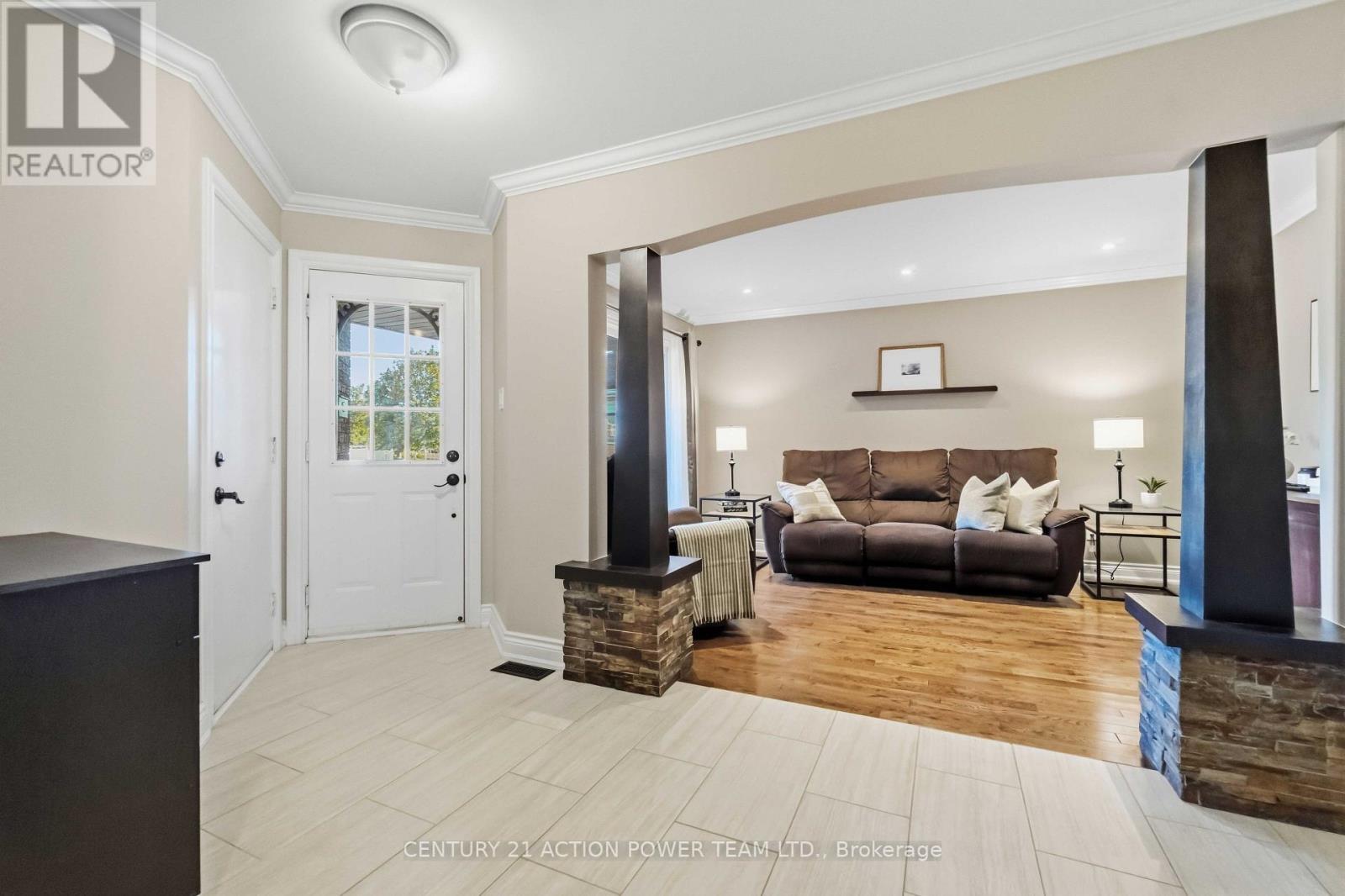 1032 SHEENBORO CRESCENT
