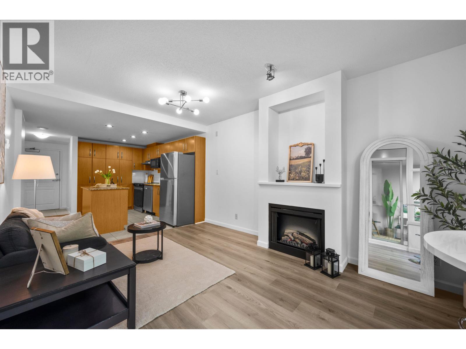 303 9288 UNIVERSITY CRESCENT