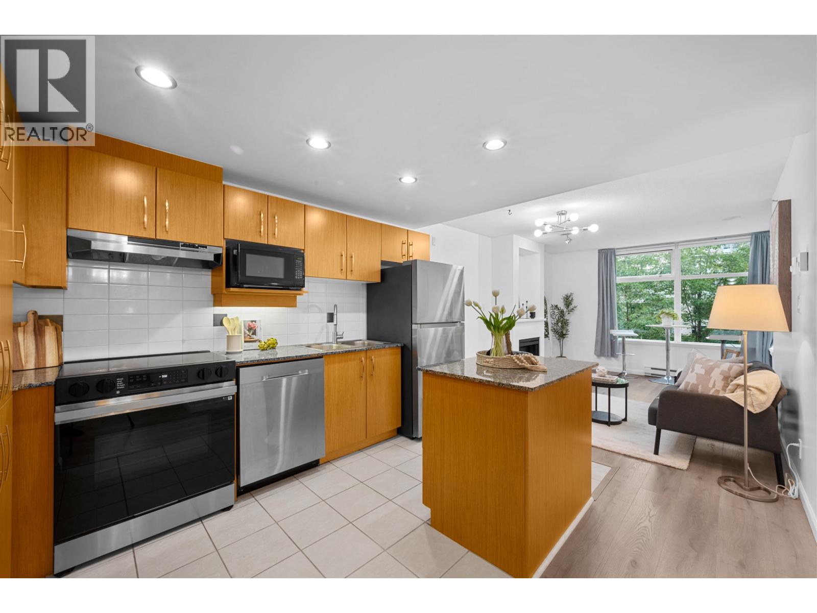 303 9288 UNIVERSITY CRESCENT