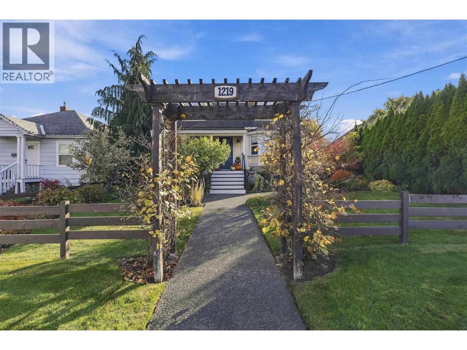 1219 DOMINION Street