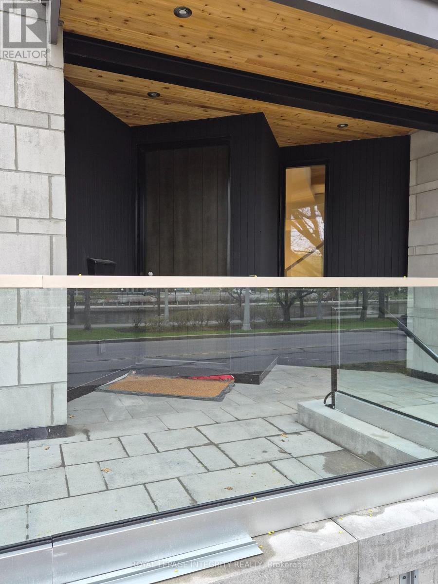 112 QUEEN ELIZABETH DRIVE