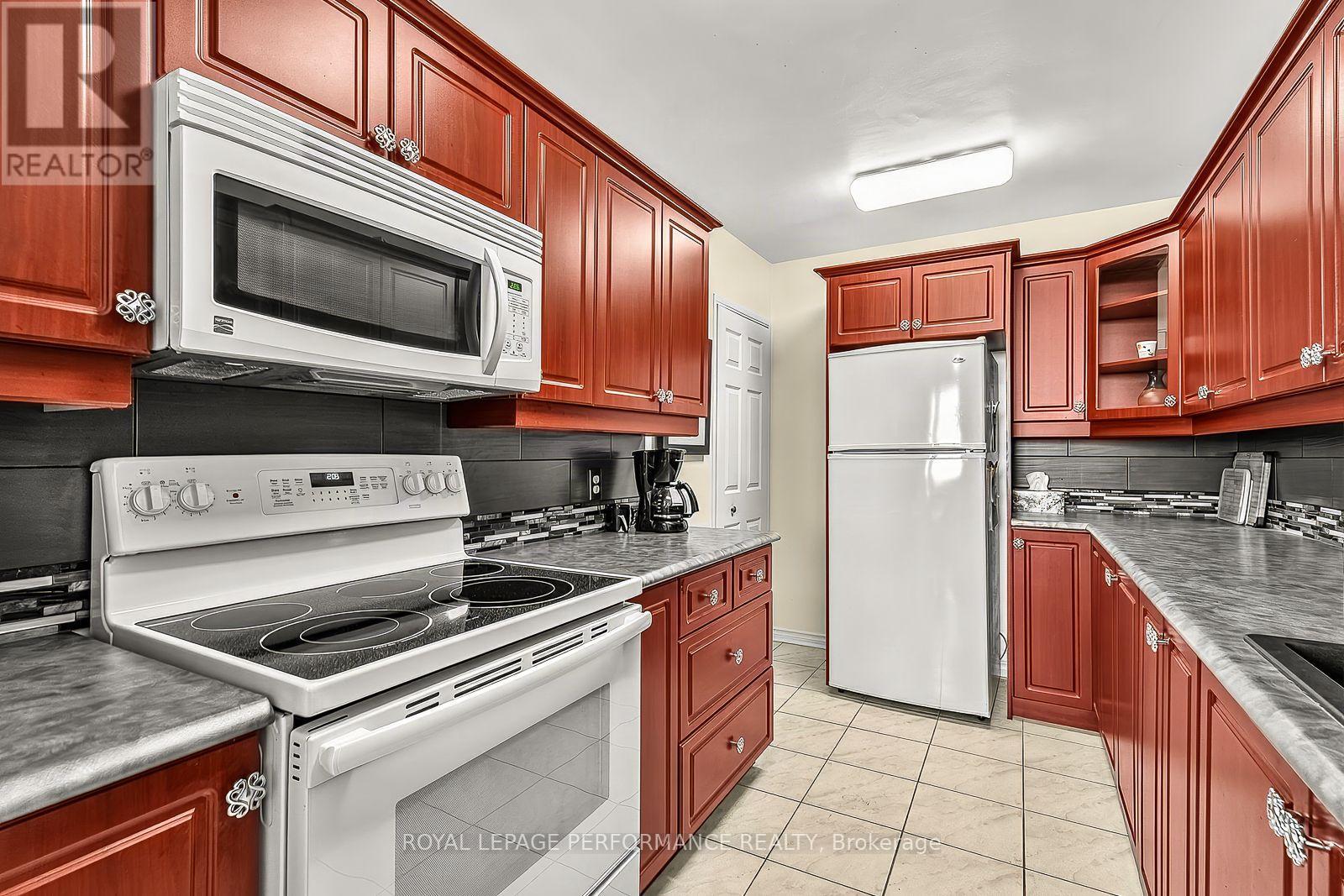 1406 - 2000 JASMINE CRESCENT