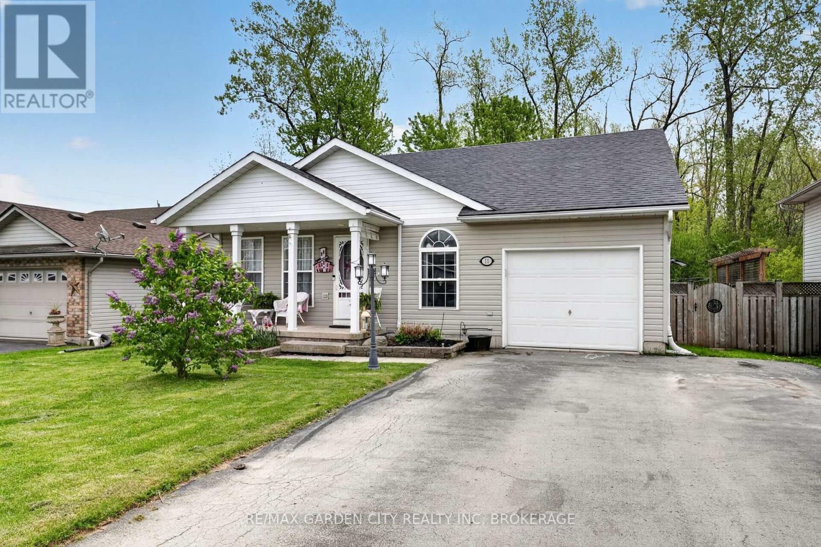 11 ROCHELLE CRESCENT