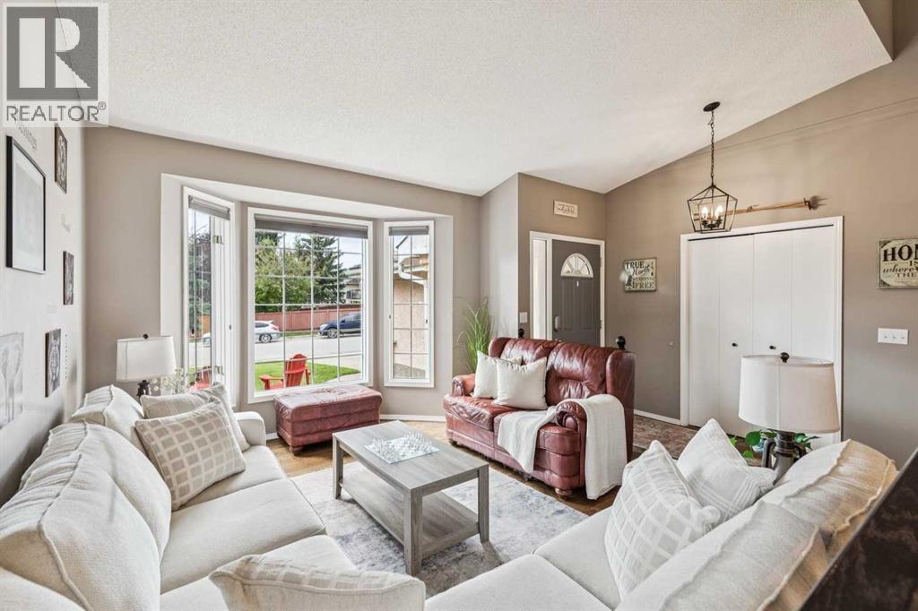 190 Mt Robson Close SE