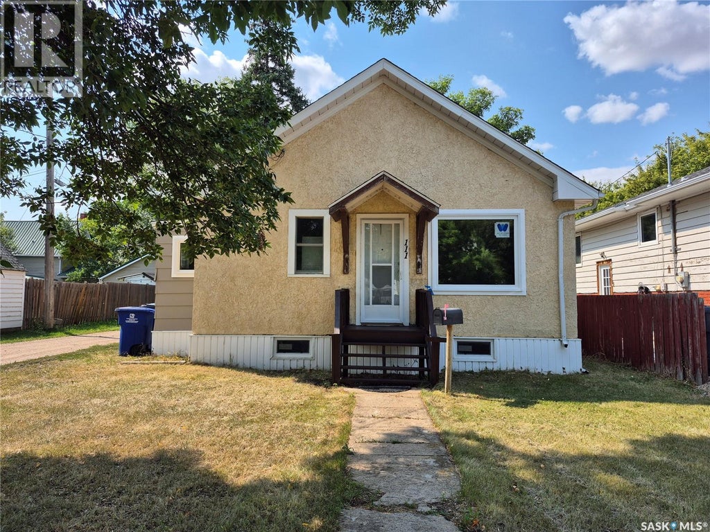 111 9TH STREET NE, WEYBURN, SK S4H 1E8 - Image 1379569325.jpeg?d=l