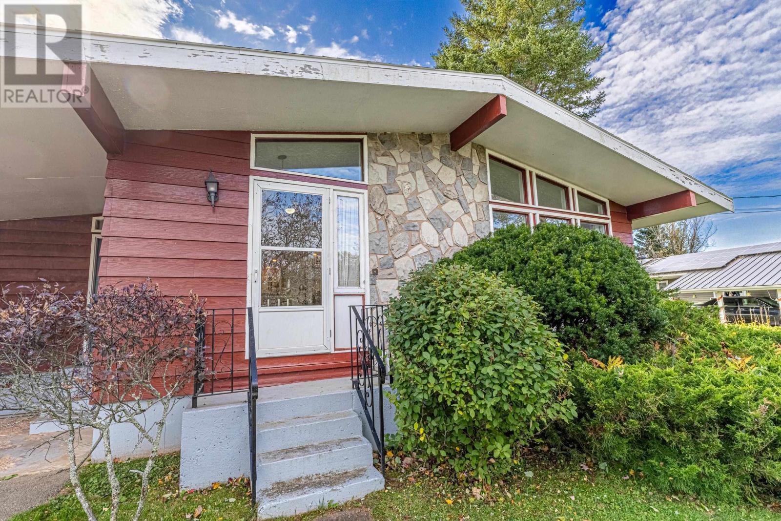 84 SUNSET Drive - Photo 3