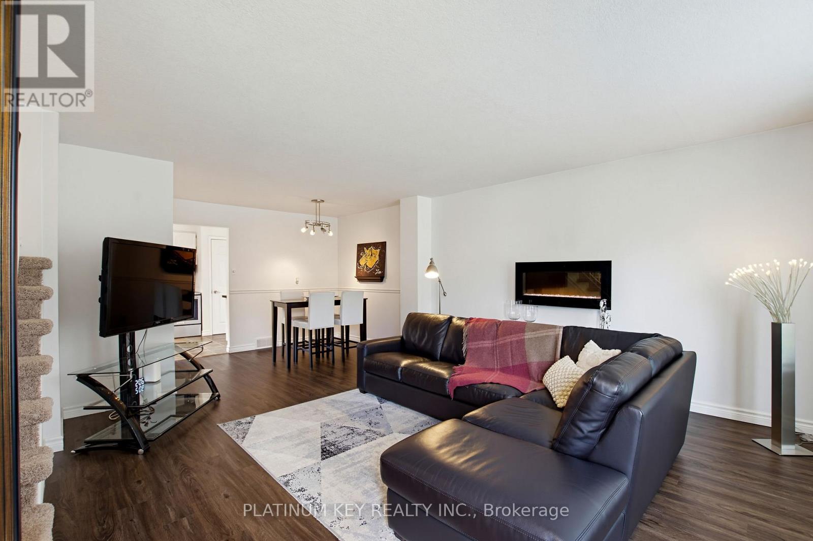 12 - 1328 COMMISSIONERS ROAD W