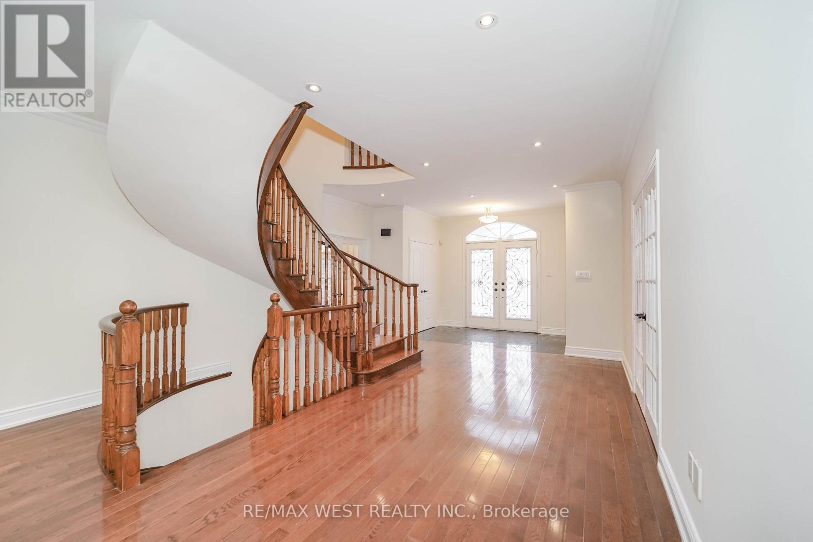 81 WOODVIEW DRIVE
