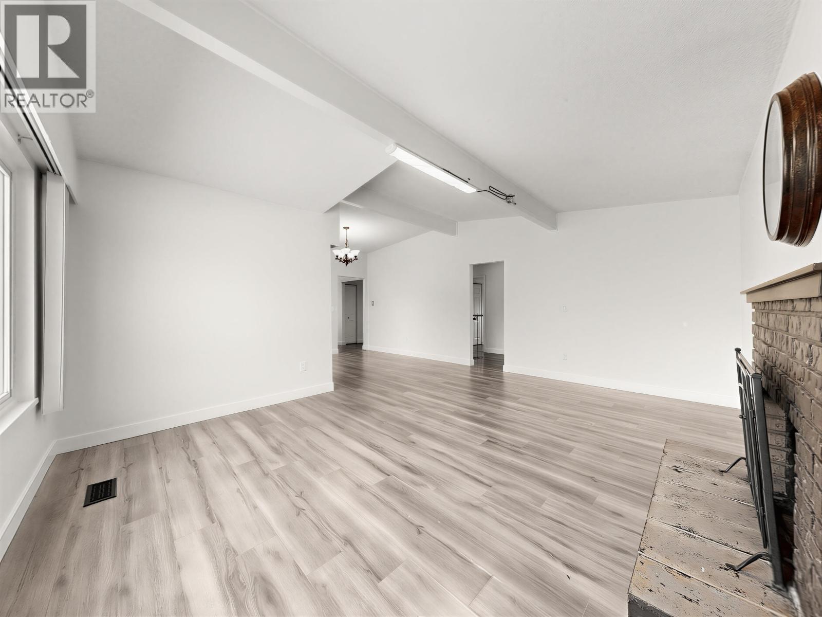 1152 GLADE COURT