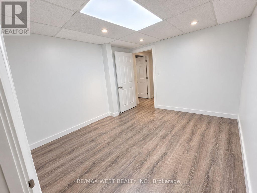 1B - RM 2 - 1102 CENTRE STREET, VAUGHAN (BEVERLEY GLEN), ON L4J 3M8 - Image 3968772785.jpeg?d=l