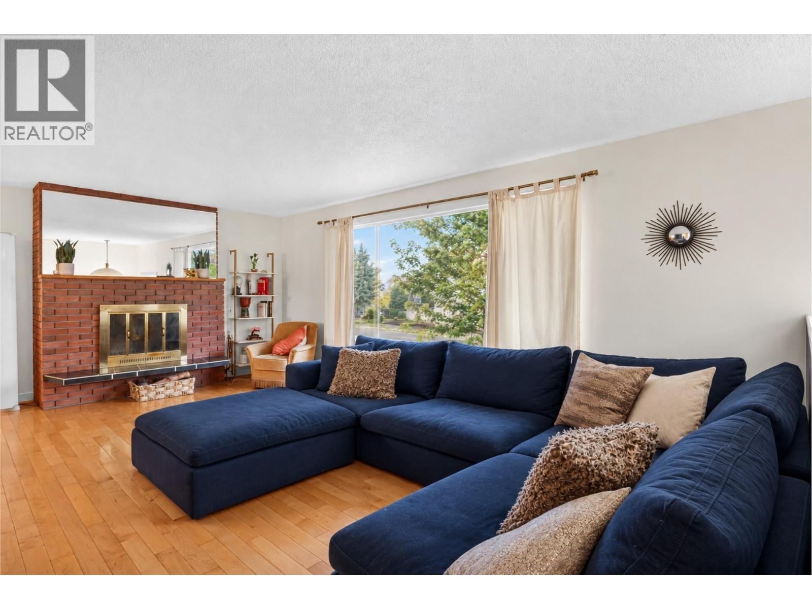 1387 Gordon Drive