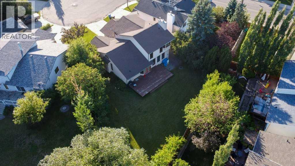 44 Hawkstone Drive NW