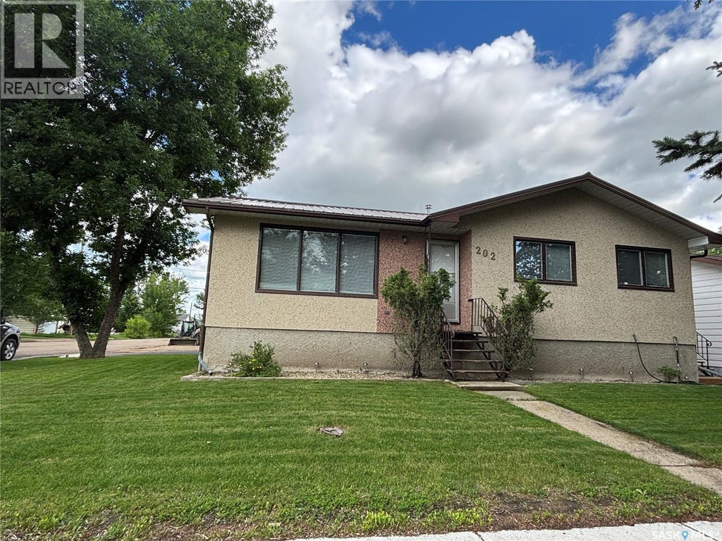 202 HERBERT STREET, MAPLE CREEK, SK S0N 1N0 - Image 2823154937.jpeg?d=l