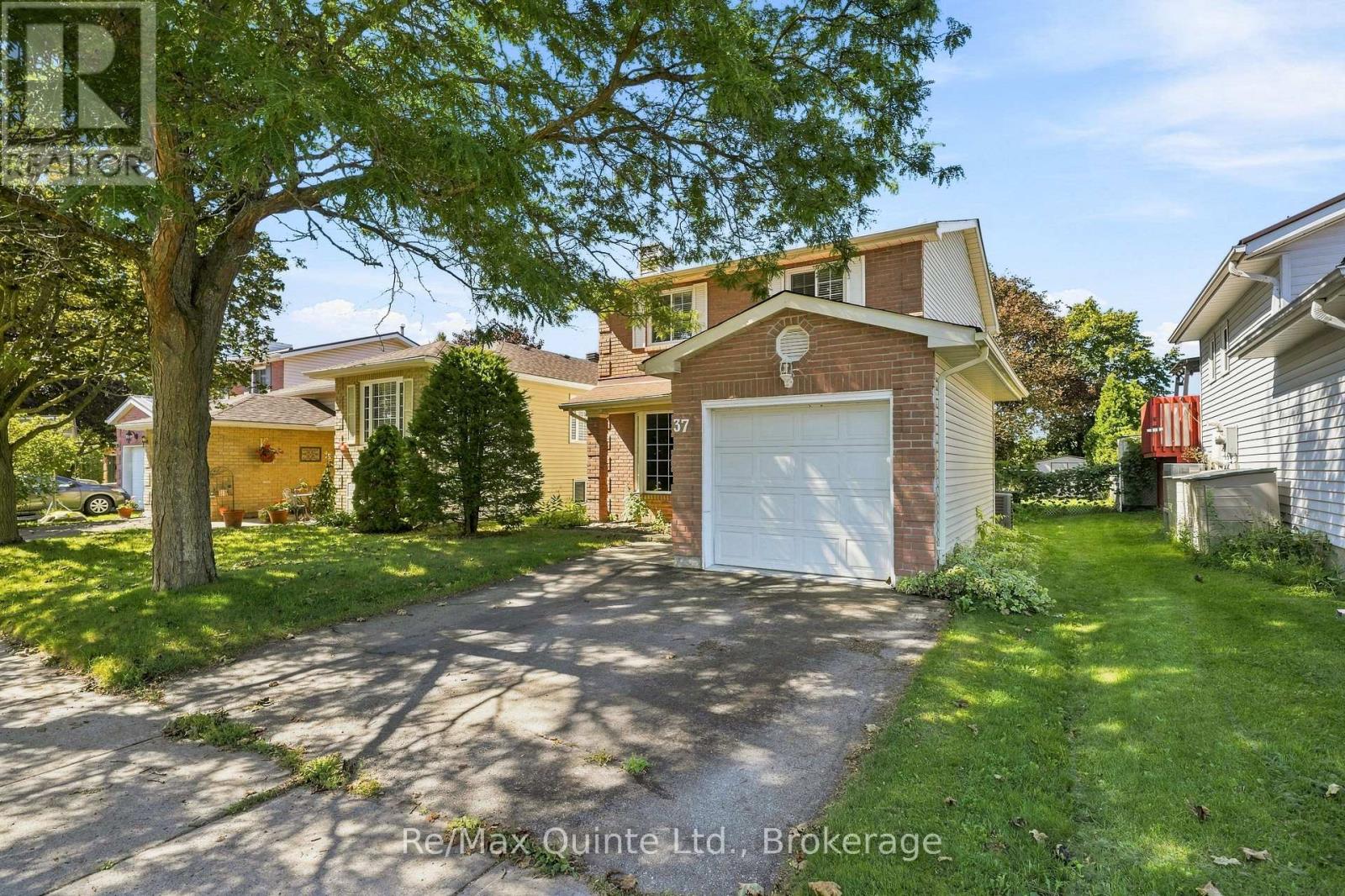37 BOGART CRESCENT