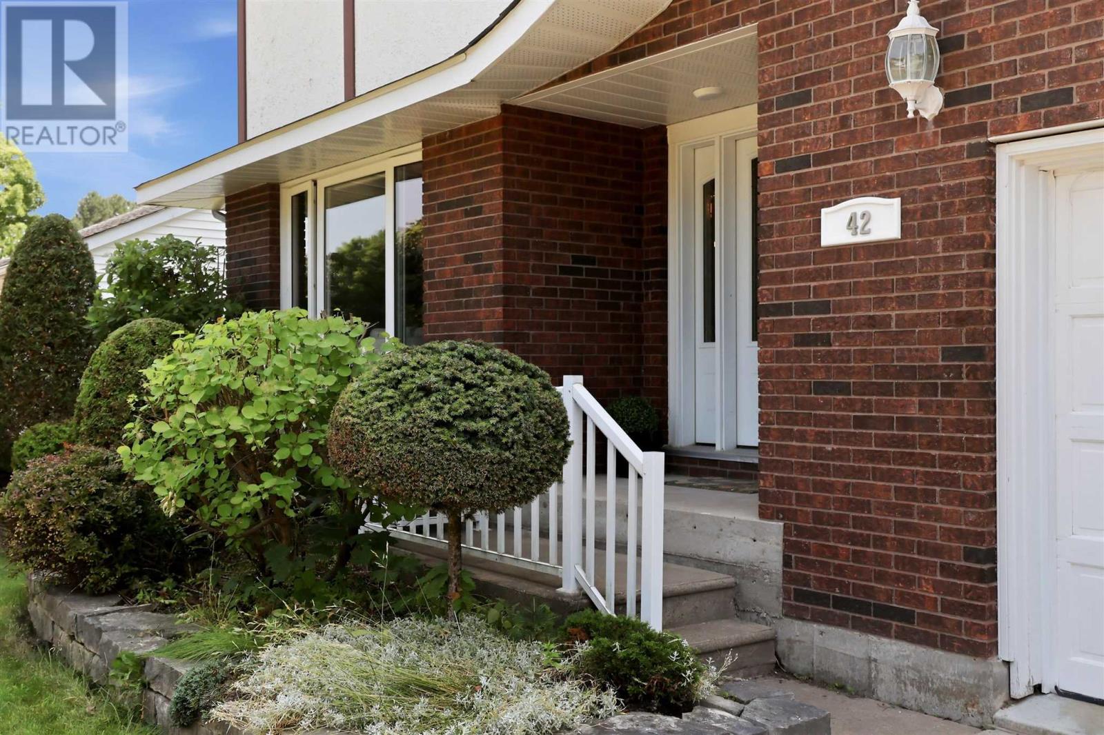 42 Caddy AVE - Photo 2