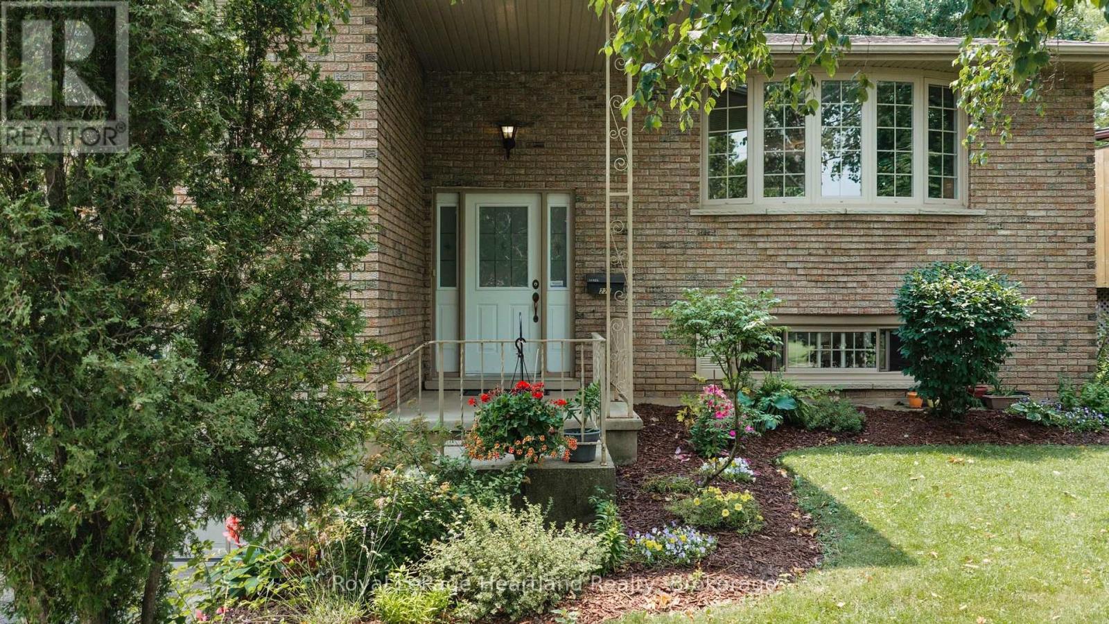 223 KEMP CRESCENT