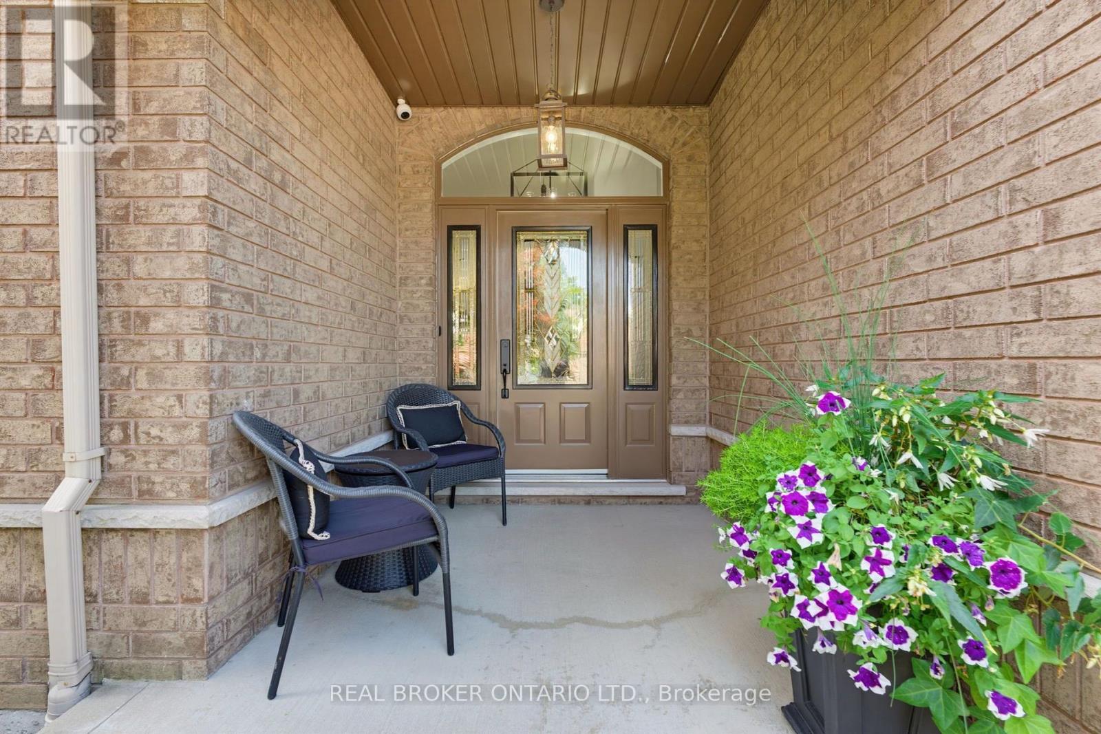 64 CARMICHAEL CRESCENT