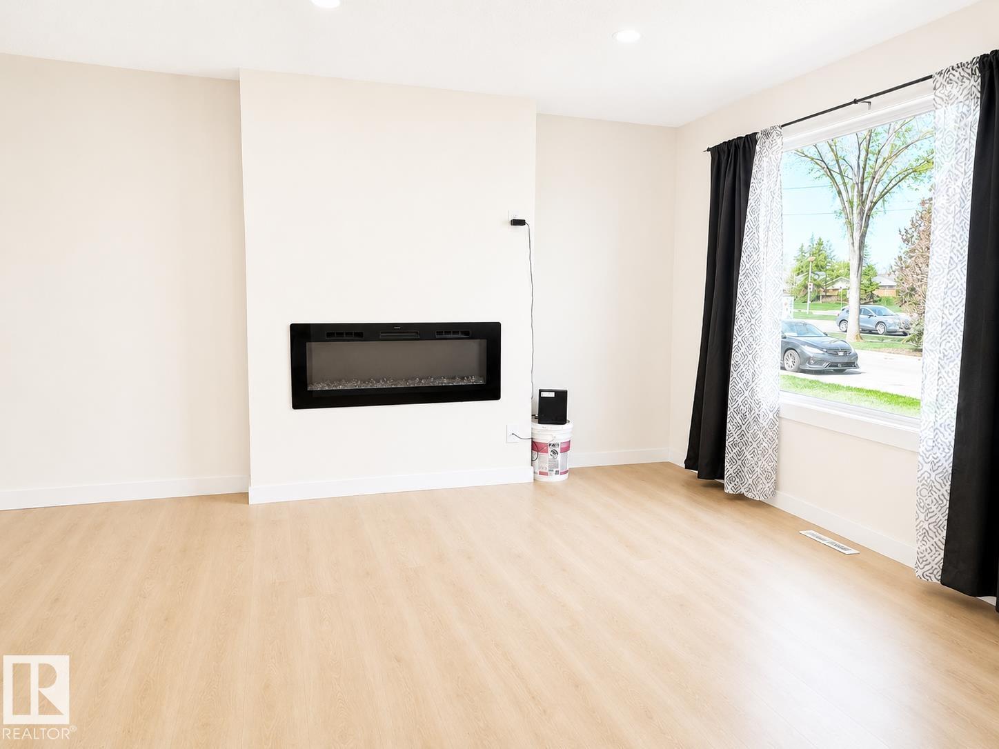 11519 137 AV NW